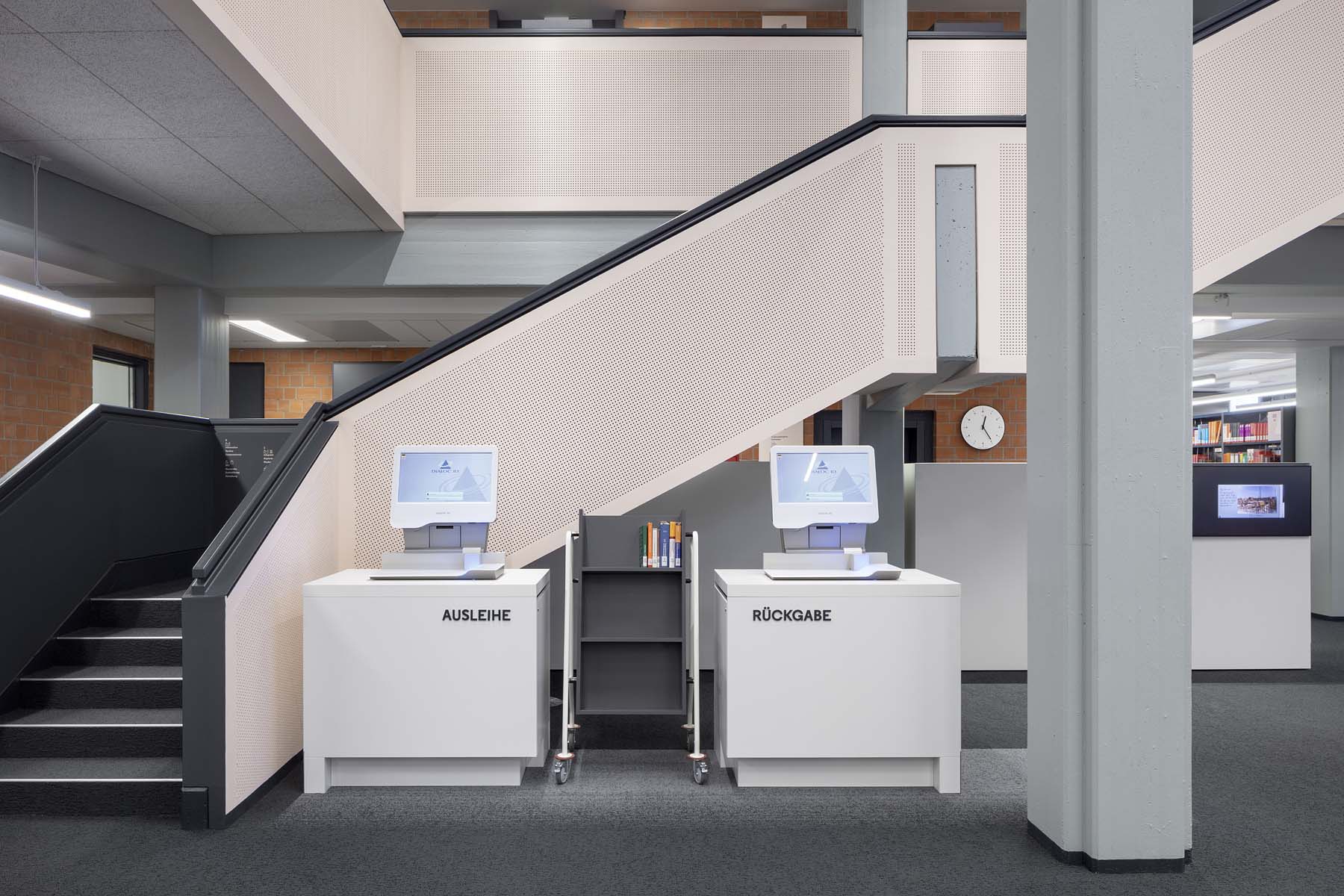 Bibliothek Emden  UKW Innenarchitekten     Architekturfotografie Jens Kirchner