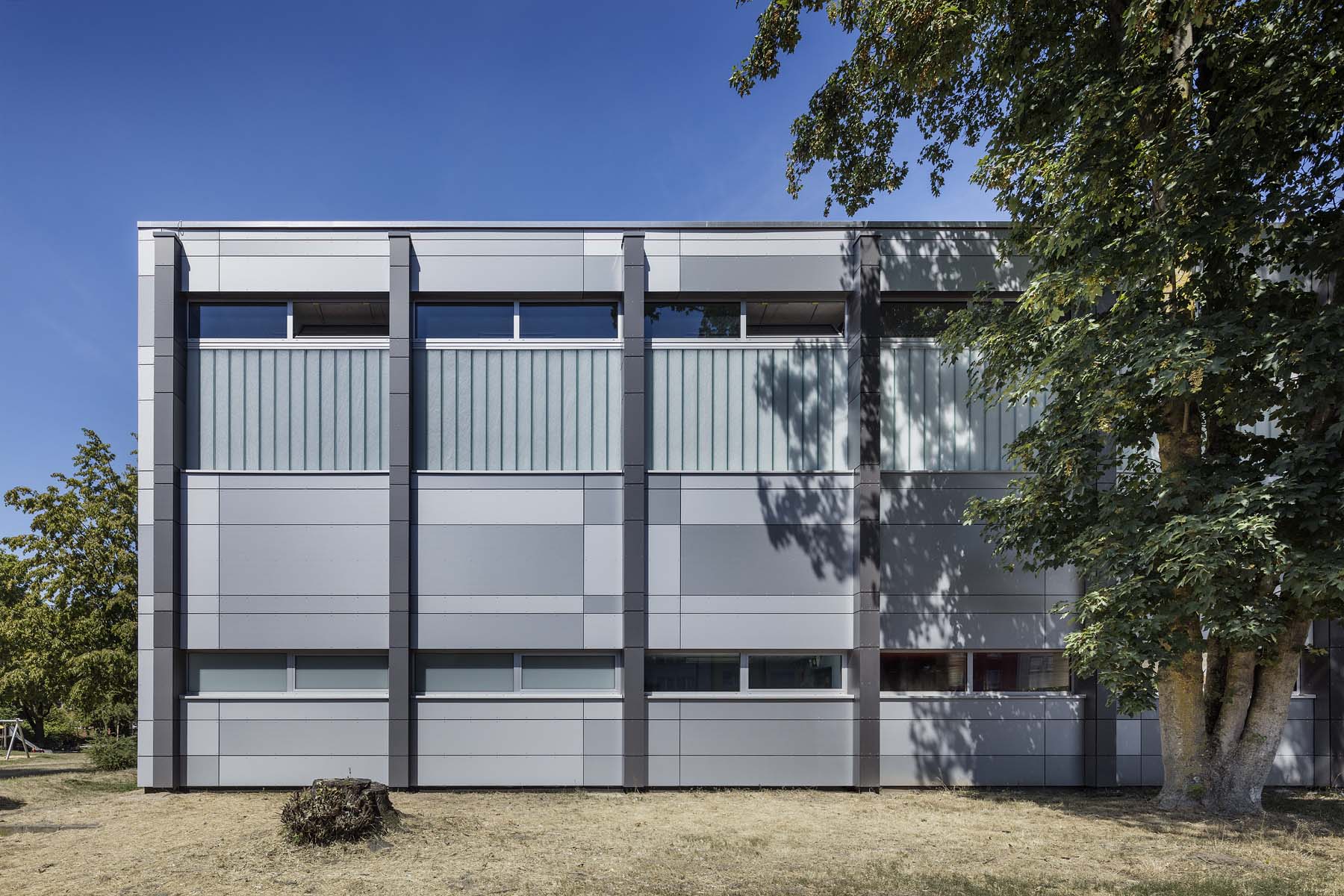 Sporthalle Essen  Schröder Partner Architekten   Frontansicht Architekturfotografie Jens Kirchner