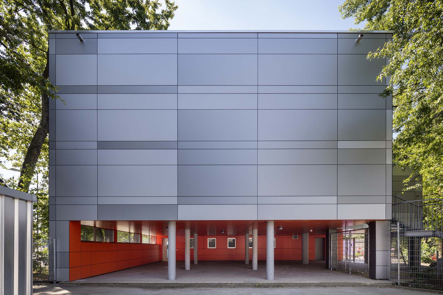 Sporthalle Essen  Schröder Partner Architekten   Frontansicht Architekturfotografie Jens Kirchner