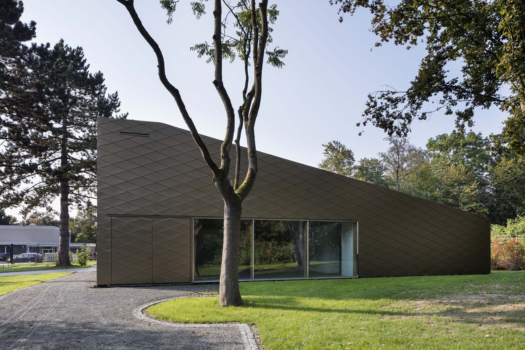 Trauerhalle Bochum  Schmitz Architekten Gesamtansicht Architekturfotografie Jens Kirchner