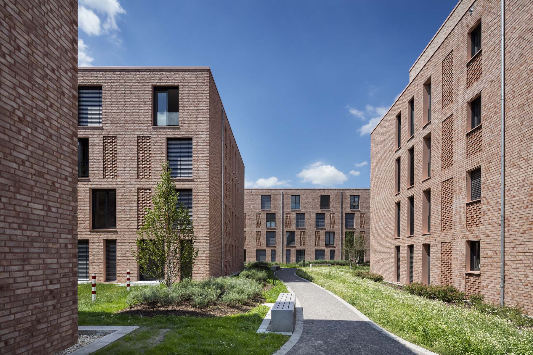 Studentenwohnen Bielefeld Rübsamen Partner  Gesamtansicht Fassade  Architekturfotografie Jens Kirchner