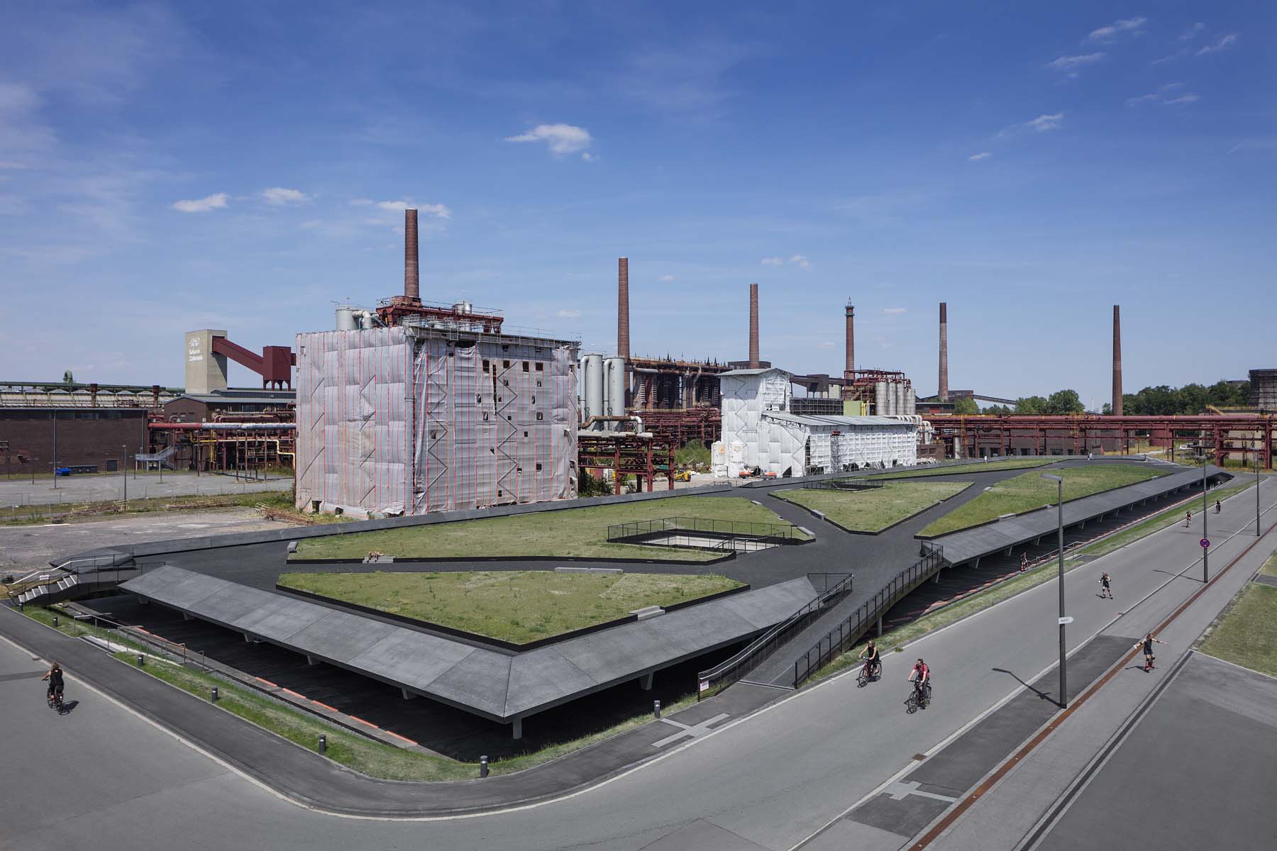 Parkhaus RAG Zeche Zollverein Kadawittfeldarchitektur Gesamtansicht  Architekturfotografie Jens Kirchner