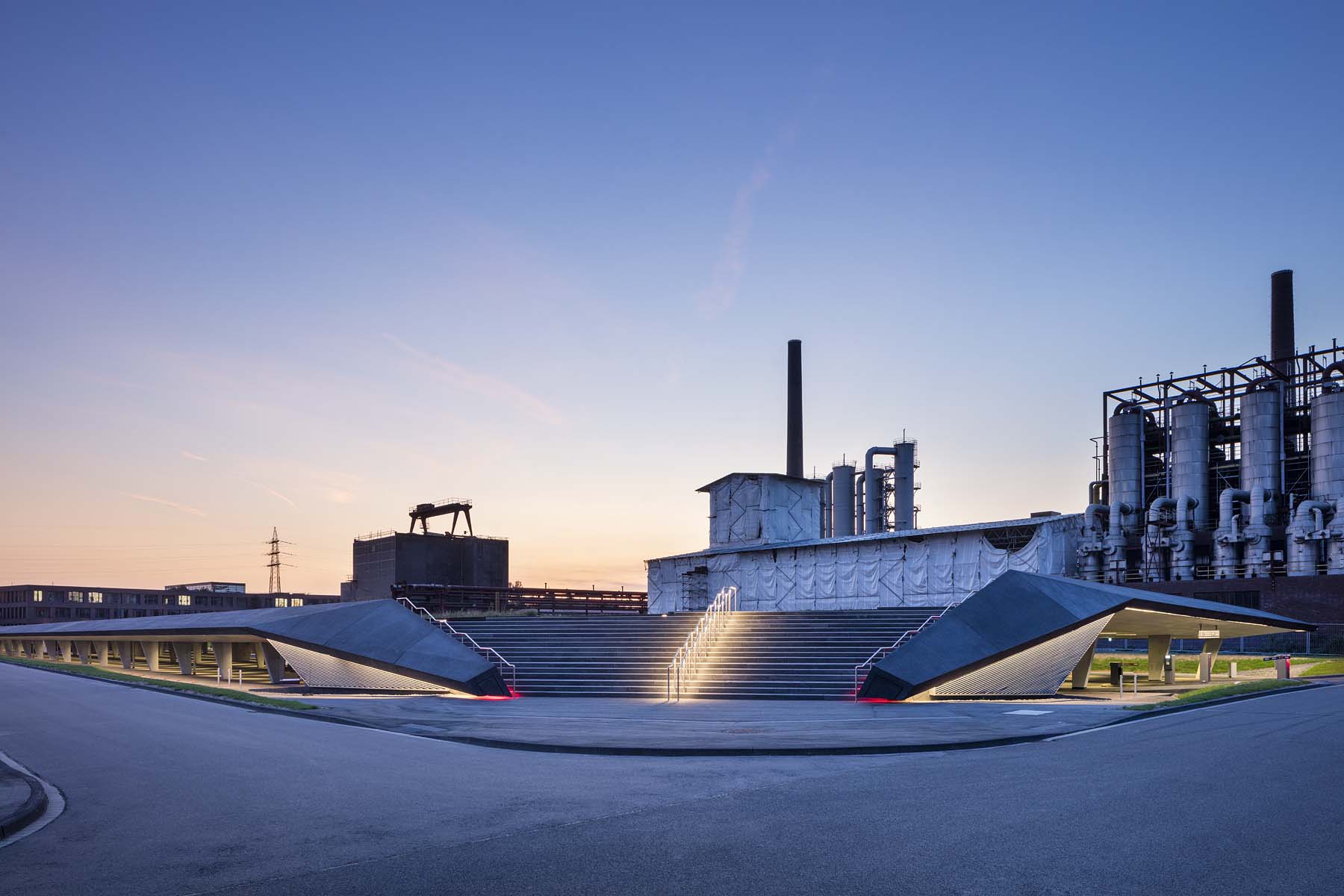 Parkhaus RAG Zeche Zollverein Kadawittfeldarchitektur Nacht Licht Treppe Architekturfotografie Jens Kirchner