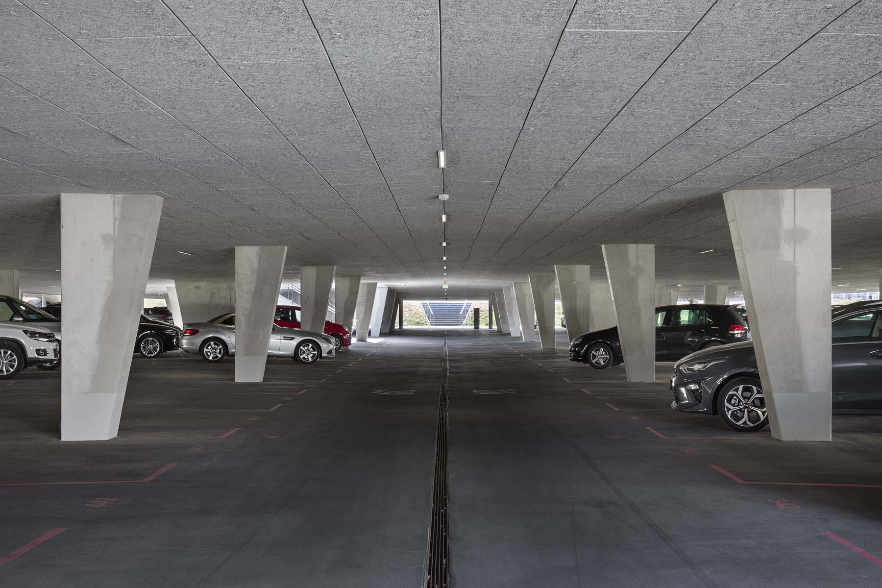 Parkhaus RAG Zeche Zollverein Kadawittfeldarchitektur Tragwerk Innenansicht Architekturfotografie Jens Kirchner