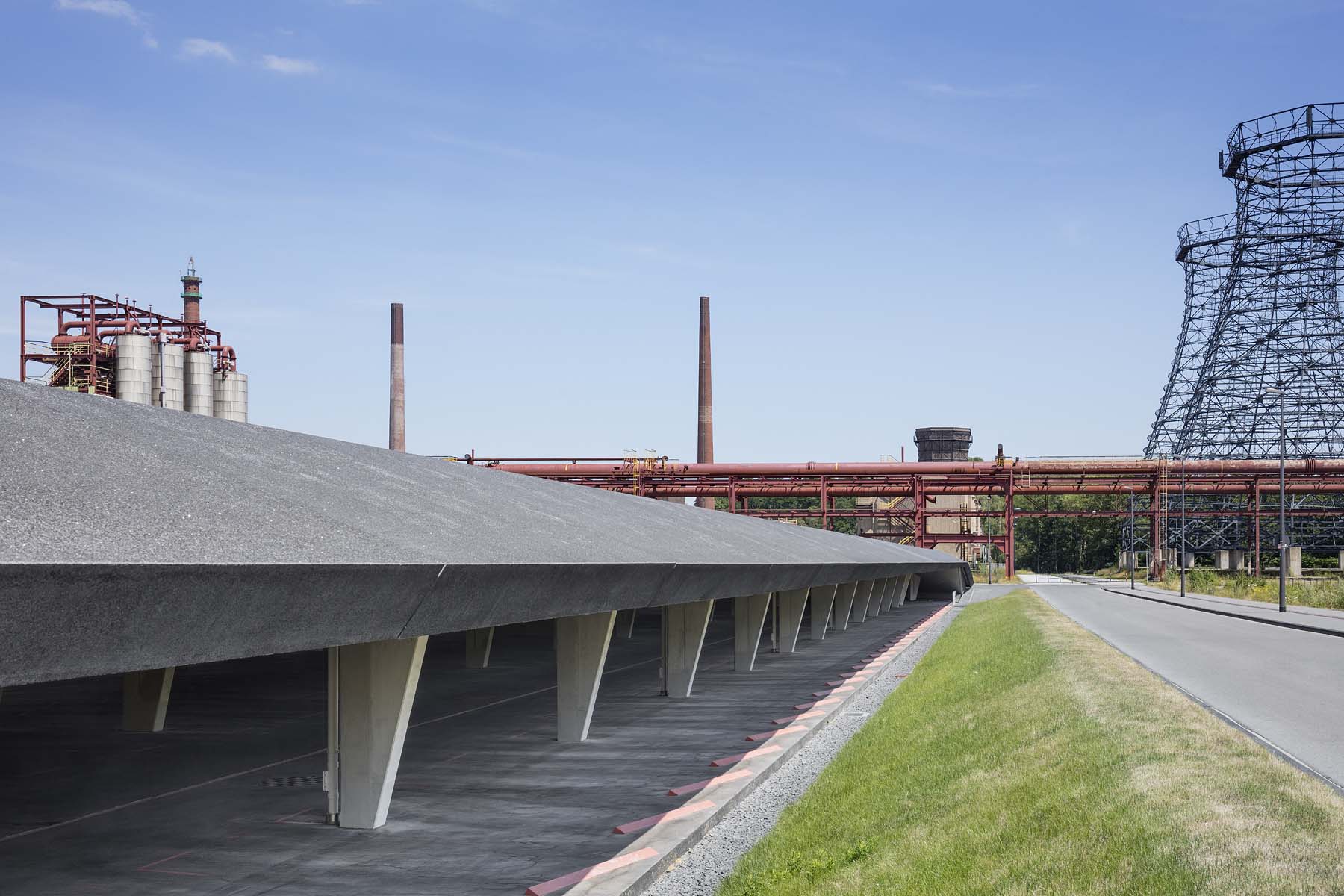 Parkhaus RAG Zeche Zollverein Kadawittfeldarchitektur Ansicht Aussenanlage Architekturfotografie Jens Kirchner