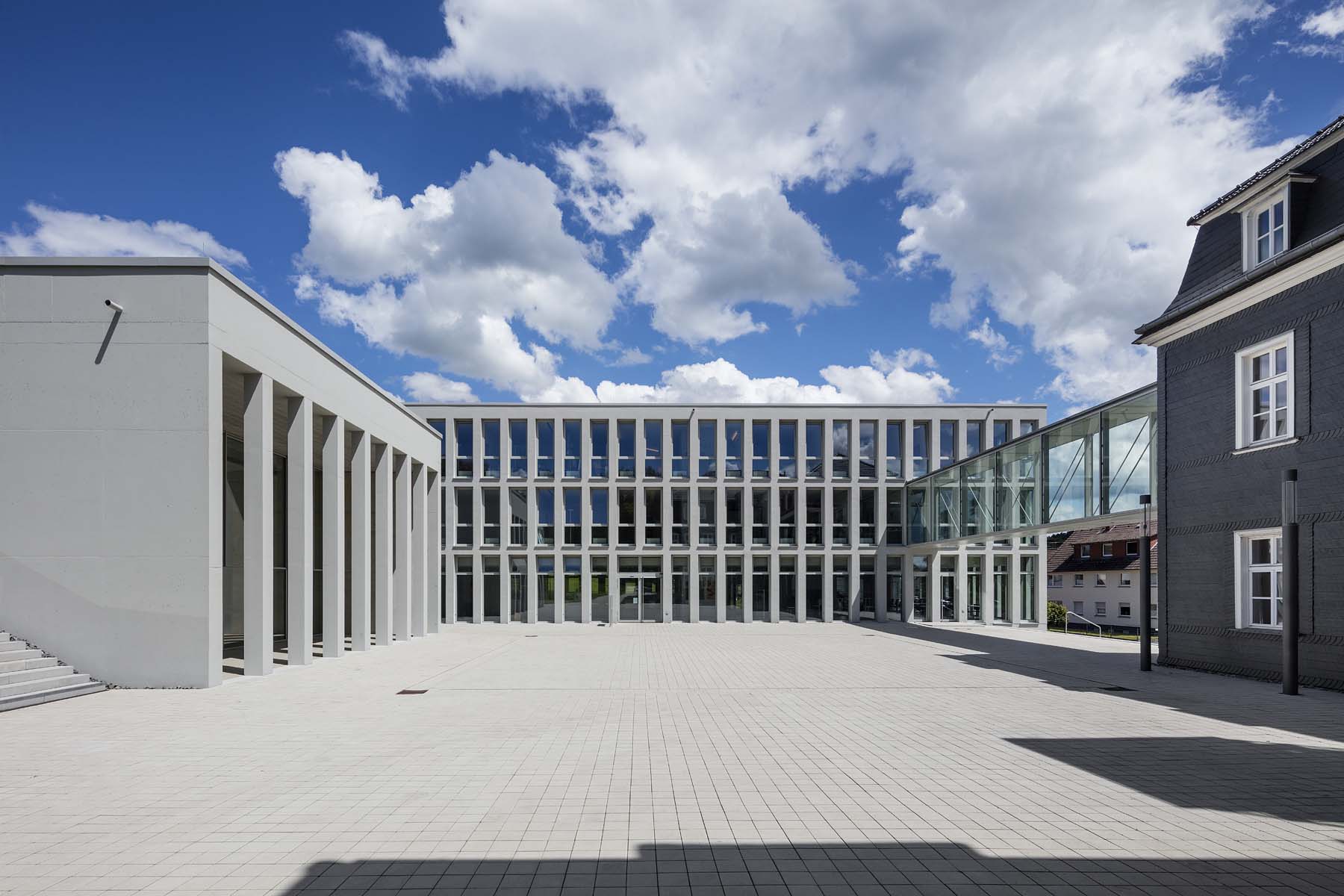 Bürgerdorf Waldbröl Archwerk       Ansicht Brücke Platz Architekturfotografie Jens Kirchner