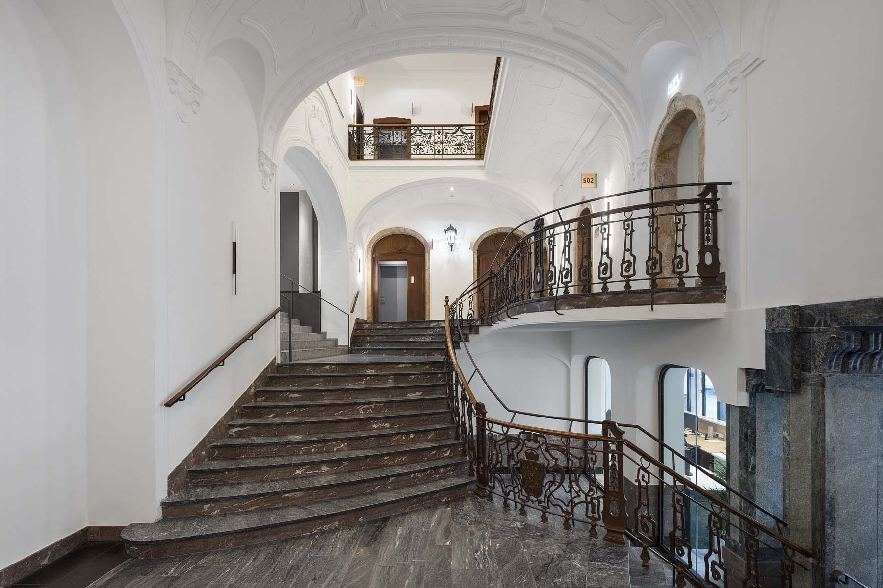 Bankhaus Aachen  Kadawittfeldarchitektur        	 Architekturfotografie Jens Kirchner