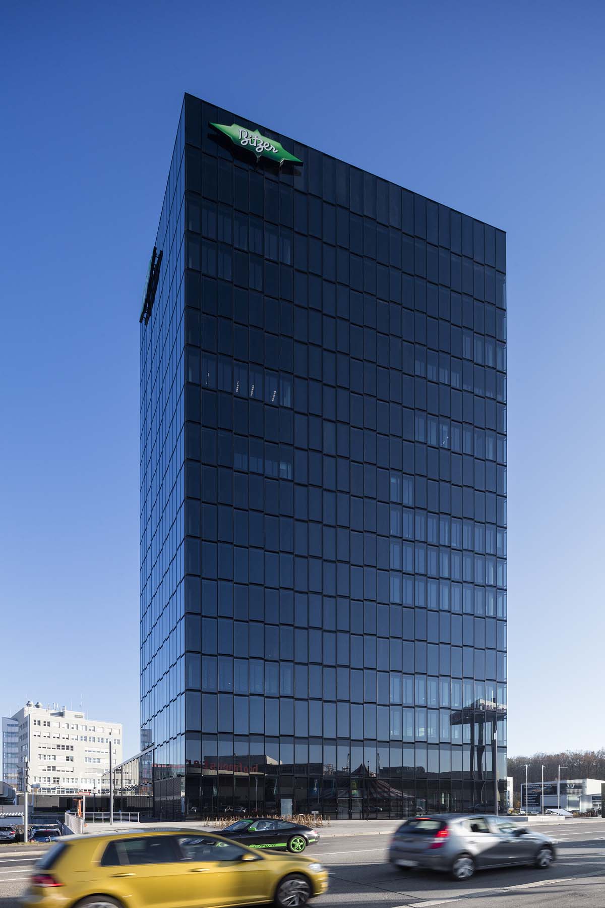 Bitzer Sindelfingen Kadawittfeldarchitektur  Gesamtansicht Architekturfotografie Jens Kirchner